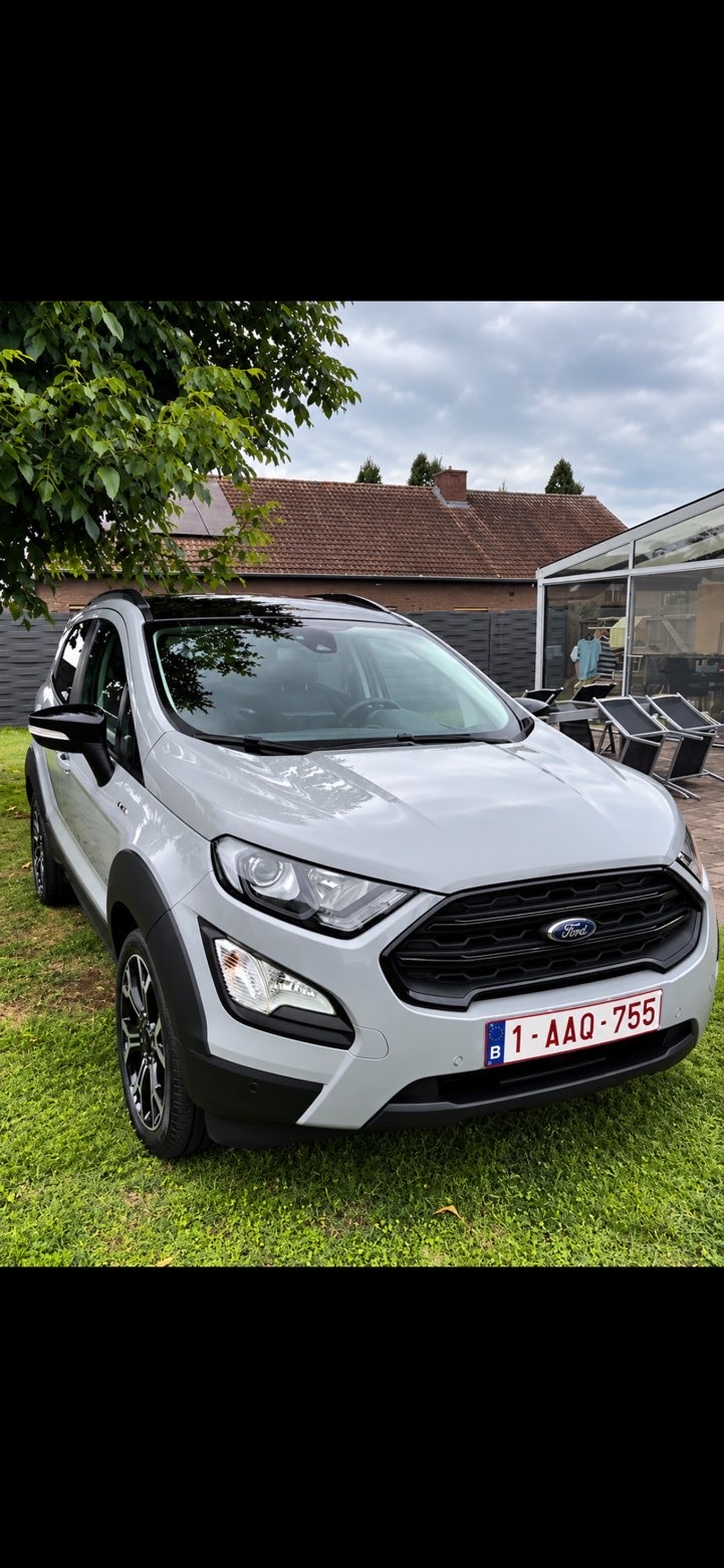 Ford EcoSport van schuin vooraan